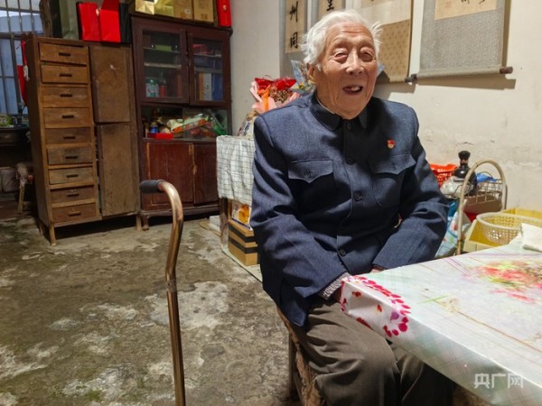 叶连平说自己不缺吃穿，给教育花钱很值得（央广网记者 张琳琳 摄）