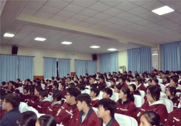 高中生成长助力：讲座激发梦想与学业提升