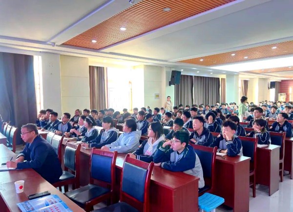 内在力量的觉醒:夏津职专励志讲座回顾