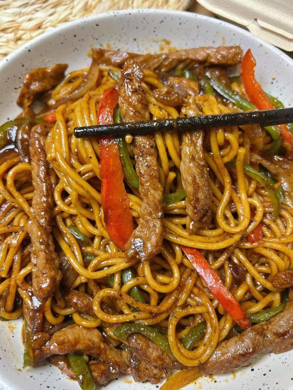 美食教程|在家也能做西餐店同款的黑椒牛柳意面啦,快快学起来!