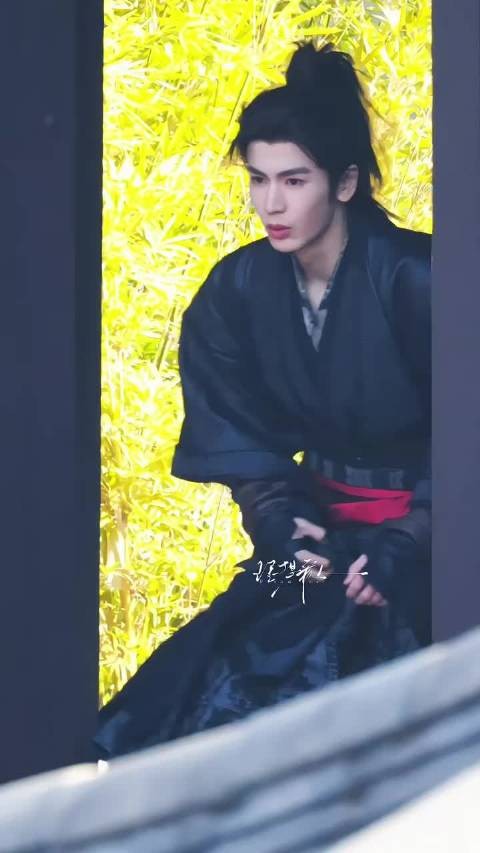 张凌赫归鸾高马尾路透,萧厉 带有一种很强的生命力!意气风发少年郎