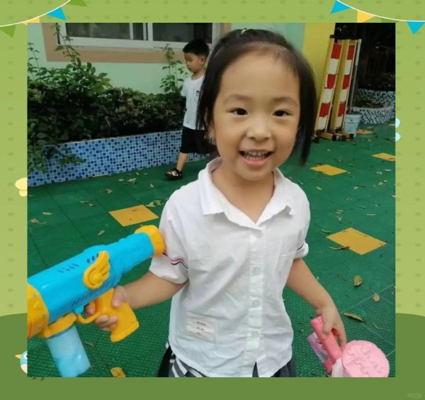 纸杯创意无限：孩子们的欢乐时光