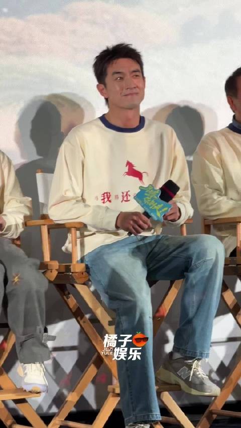 林更新被夸害羞，现场反应引热议