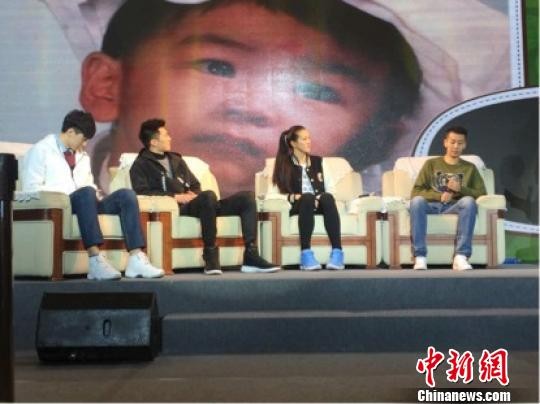 张常宁、张晨、于垚辰、张晓雅畅聊“关于颜值那些事”。 邢翀 摄