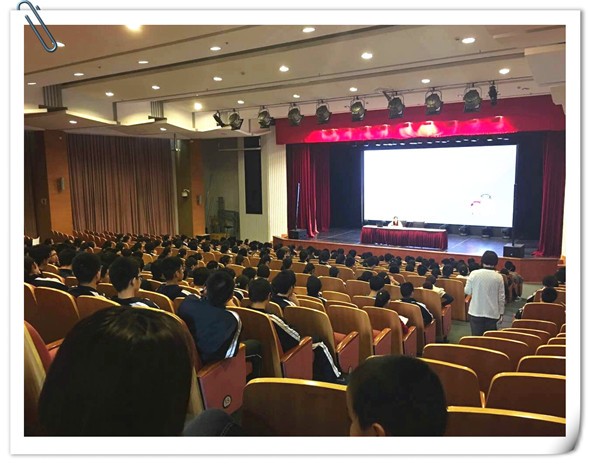新航道-上海格致中学“英语学习与人生规划”励志讲座 新航道北美留学考试首席彭铁城博士