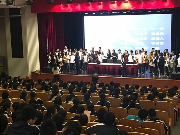 新航道-上海格致中学“英语学习与人生规划”励志讲座 新航道北美留学考试首席彭铁城博士