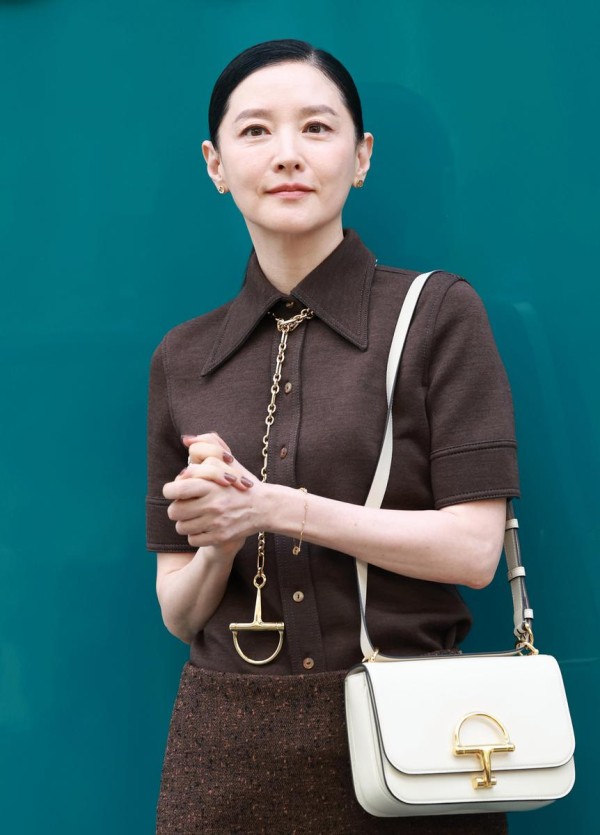 李英爱女儿选秀背后：韩国“星妈焦虑”与三抛世代的绝望突围