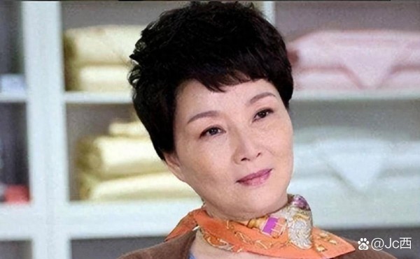 老戏骨朱茵出道48年零绯闻,女儿3...@Jc西的动态