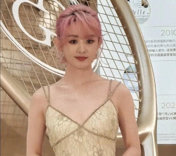 赵丽颖绯闻风波再升级,回应争议引热议,粉丝态度两极分化为哪般?