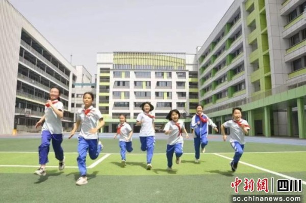 简阳这五年:优质教育惠万家