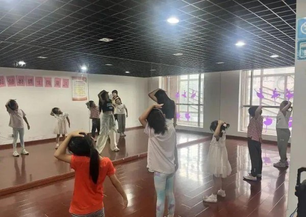 大连路睦邻中心:儿童爵士舞体验课的快乐旅程