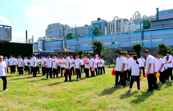 扔飞盘拓展活动：团队协作与沟通的快乐体验