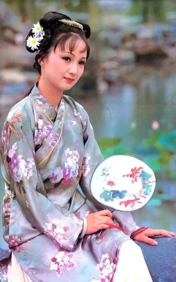 红楼梦:她是及时雨,俏也不争春,平儿后来真会被扶正?