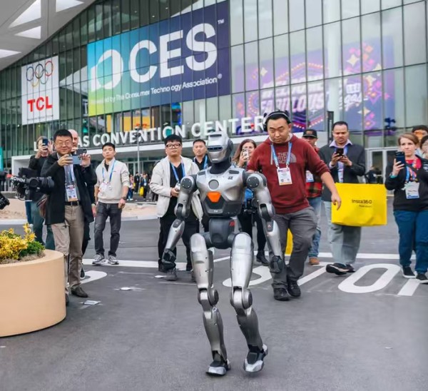 当AI“跳出”屏幕 “物理智能”正加速走进你的生活｜科技观察