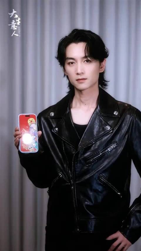 我妈顶着一张美脸拍土味视频，就当妈妈给我发了