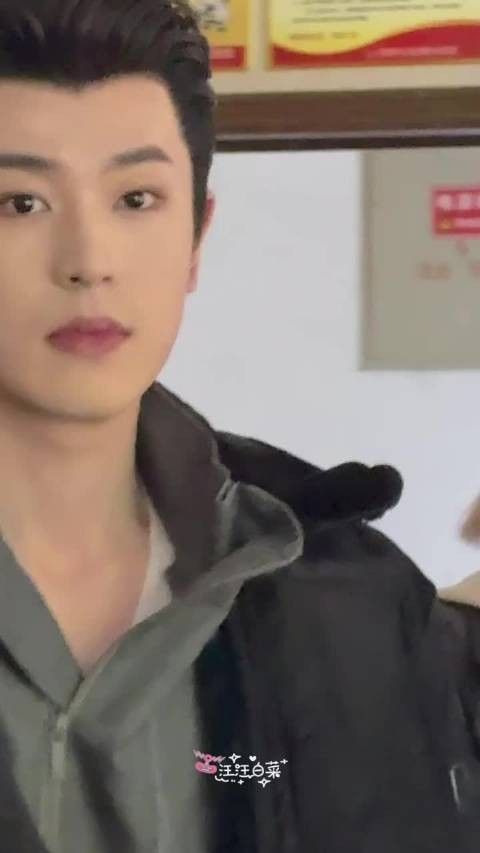 好泪目啊，哥哥把霸王茶姬换成星巴克了