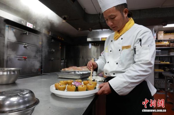 广西永福百年罗汉果玩转“年轻态” 传统药材变身时尚潮流