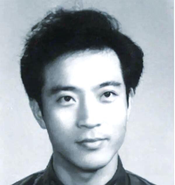 牛群：从相声舞台到政坛的跨界人生