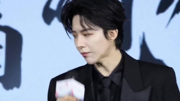 刘宇宁说谁?直播回应不进组原因,称很多人扑了一部又一部还在拍~ #刘宇宁