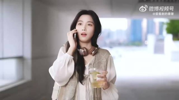 猫的树镜头下的卢昱晓尽显温柔女神气质