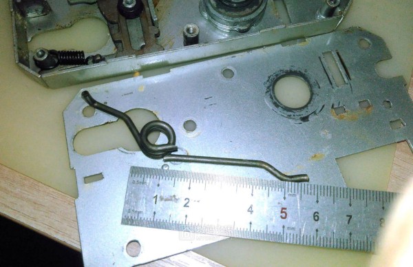 行李箱密码锁弹簧坏了？教你轻松解决