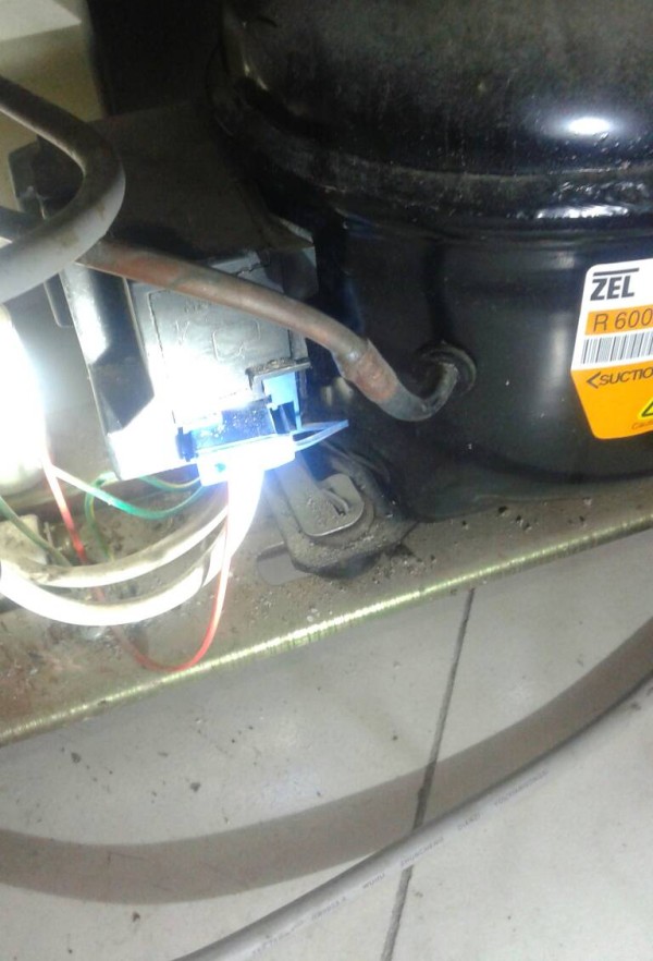 冰箱制冷管表面有电吗？原因与解决方法详解