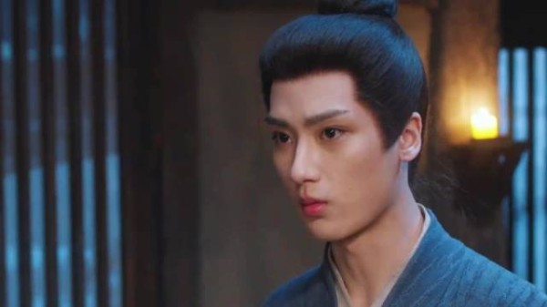 眼睁睁看着边程变成了周奇,威力无异于于宁摘面具