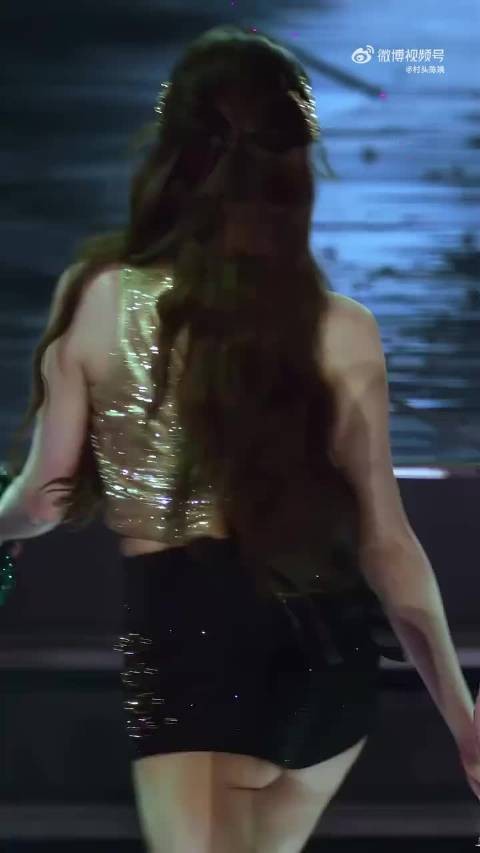 张元英二十出头的微笑臀,现在慢慢身材也好起来了