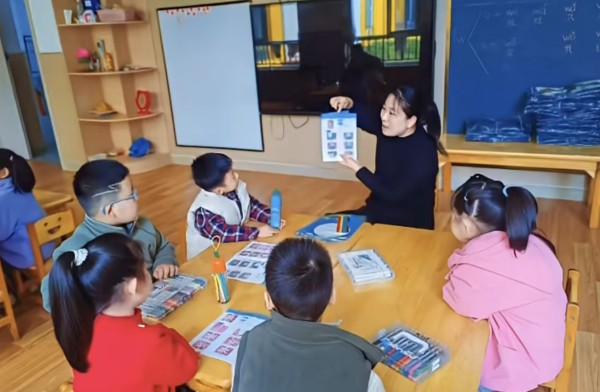 书香守护新芽 阅读启航未来——栗家庄村江山幼儿园开展护苗绿书签主题活动