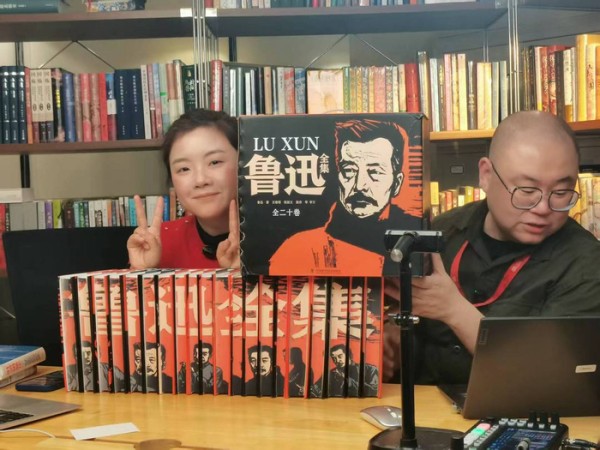 直播现场，图源张杰