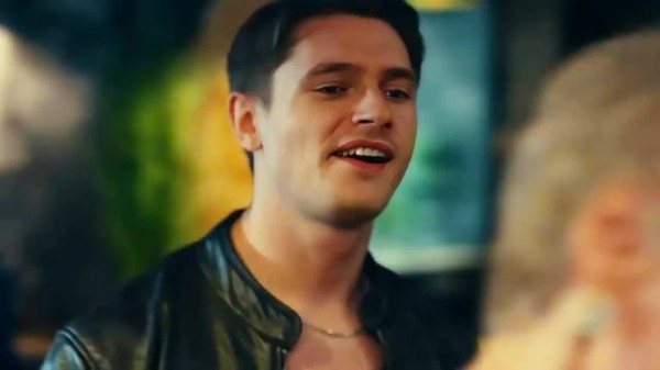 20岁的年轻小伙与网友见面，没想到对方是个竟然是个老太太