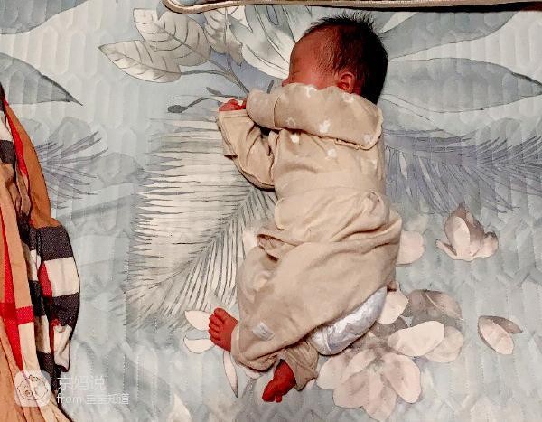 宝宝夜里睡不踏实、频繁吃奶咋回事儿？原来是这些原因，附建议