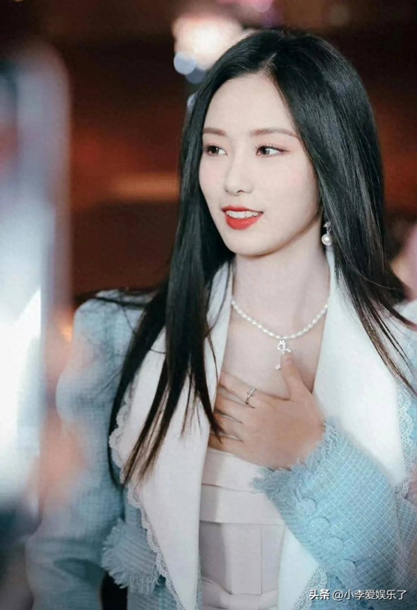 年度女星热度榜，杨紫第八热巴第五，赵丽颖刘亦菲杨幂上榜