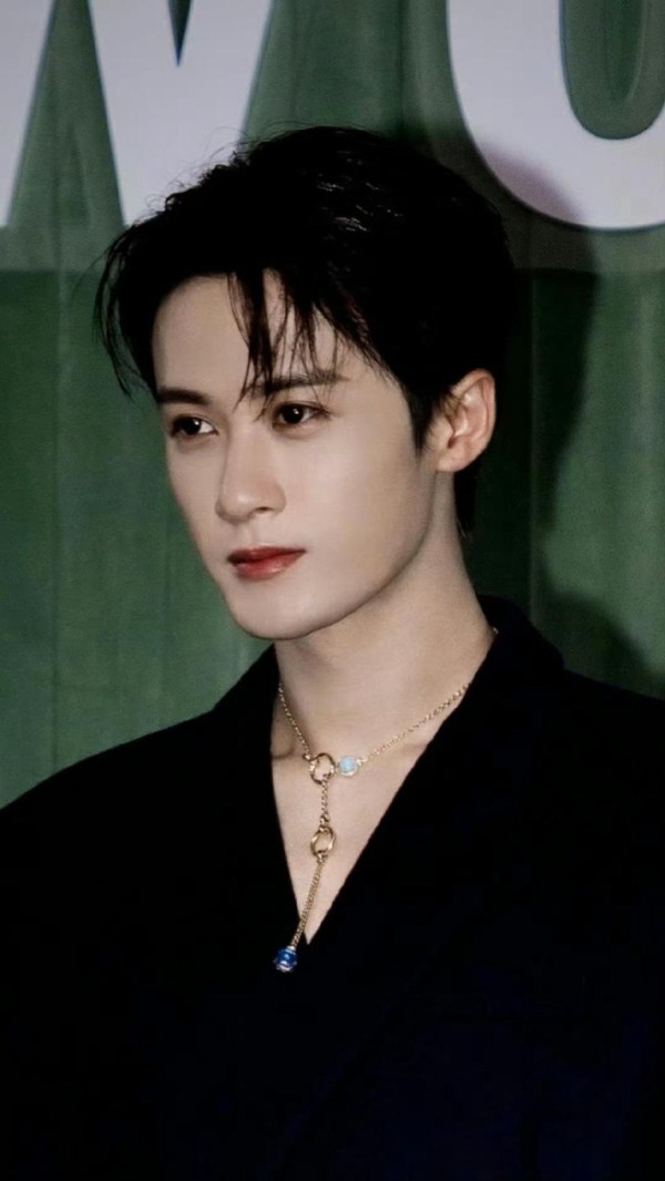 檀健次的“稳定器”困局：内娱顶配实力，为何难破工具人标签？