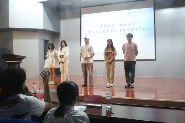 我院成功举办校园十佳歌手选拔赛