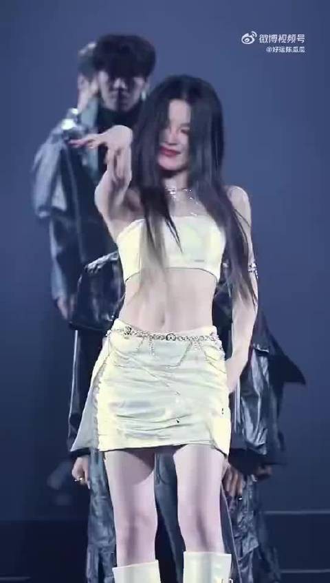 姚晓棠杭州演唱会收官,手写歌迷ID彩带传递幸福