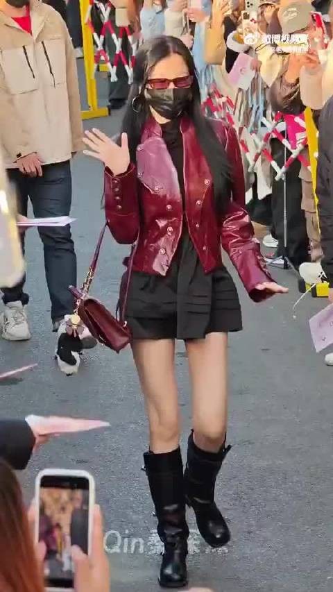 虞书欣横店路透！秒变秀场，来康康状态如何？