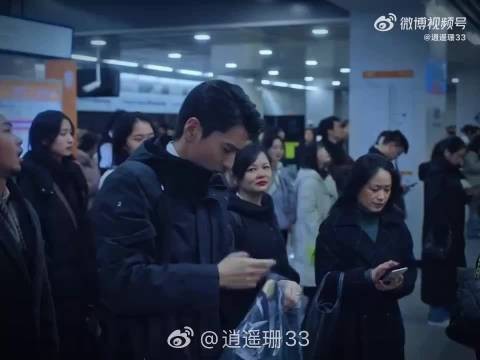 赵又廷演绎通勤困境，演技层次感获赞