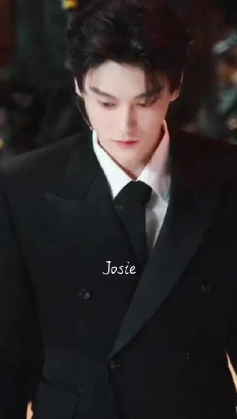 想看的自己去华策置顶打印出来贴脑门上，只知道田栩宁会越来越好