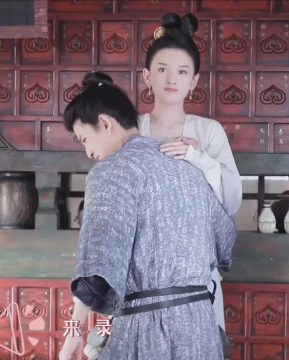 《无忧渡》幕后花絮，任嘉伦浪漫单手抱，男友力爆棚却变男妈妈？