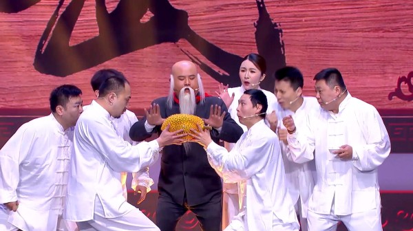 欢乐喜剧人：“大师”孙建弘功高莫测，徒手隔空劈榴莲？