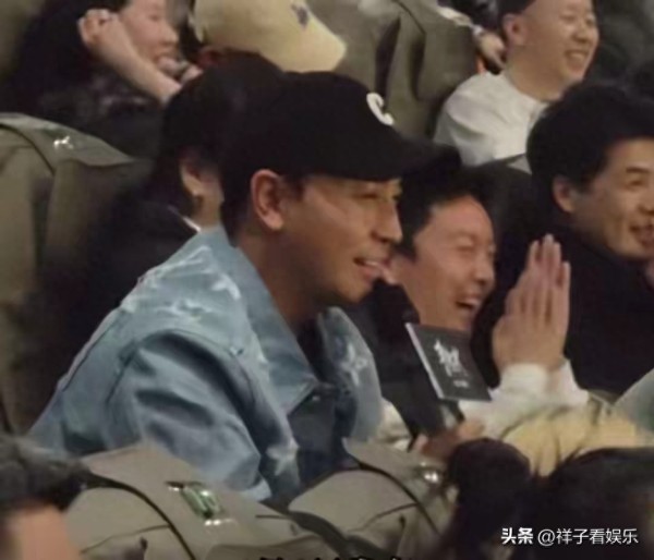 释小龙谢苗惊喜现身《手遮天》首映礼:童年武打偶像同框