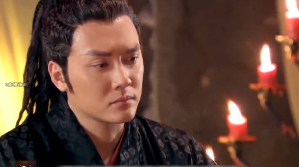 去世半年的男人竟睁开眼睛,却发现自己被铁链禁锢