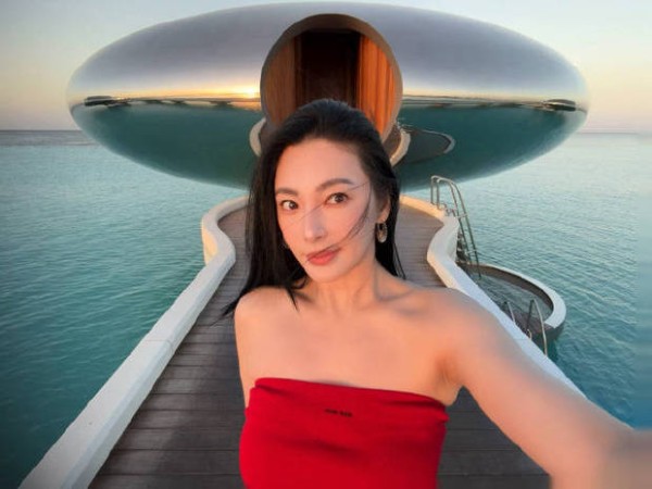 张雨绮秀出曼妙曲线。