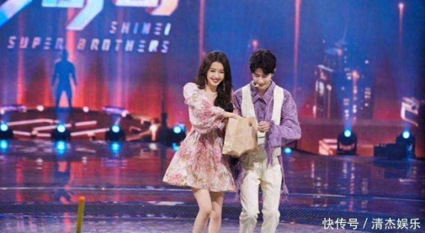 孙怡马尔代夫度假照，身材比例超绝，离婚后的她美回颜值巅峰！