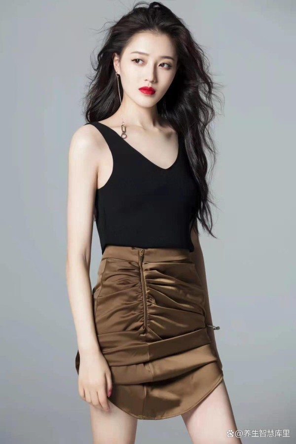 “从风光无限到万人唾弃：娱乐圈插足秘闻为何用尽演技也难保身？”