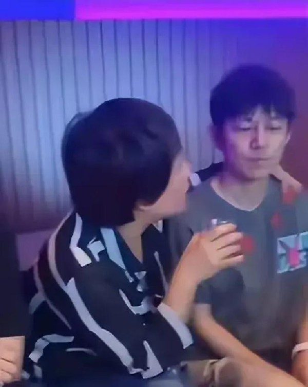 明星陪睡陪玩背后的娱乐圈秘闻曝光，荒唐真相令人瞠目