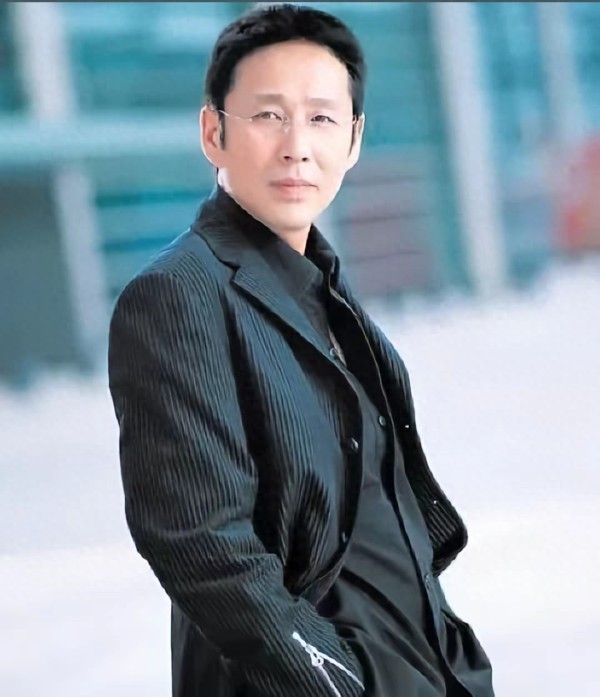 他是书香世家的戏子，却赢得天下尊敬——陈道明的非凡人生秘密