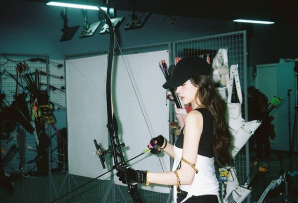 娜扎手持弓箭,身材超好!