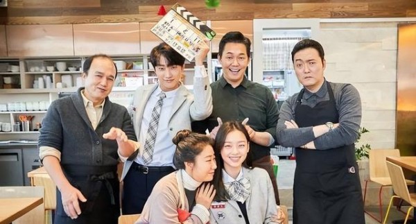 年末喜剧盛宴：多样风格笑料不断